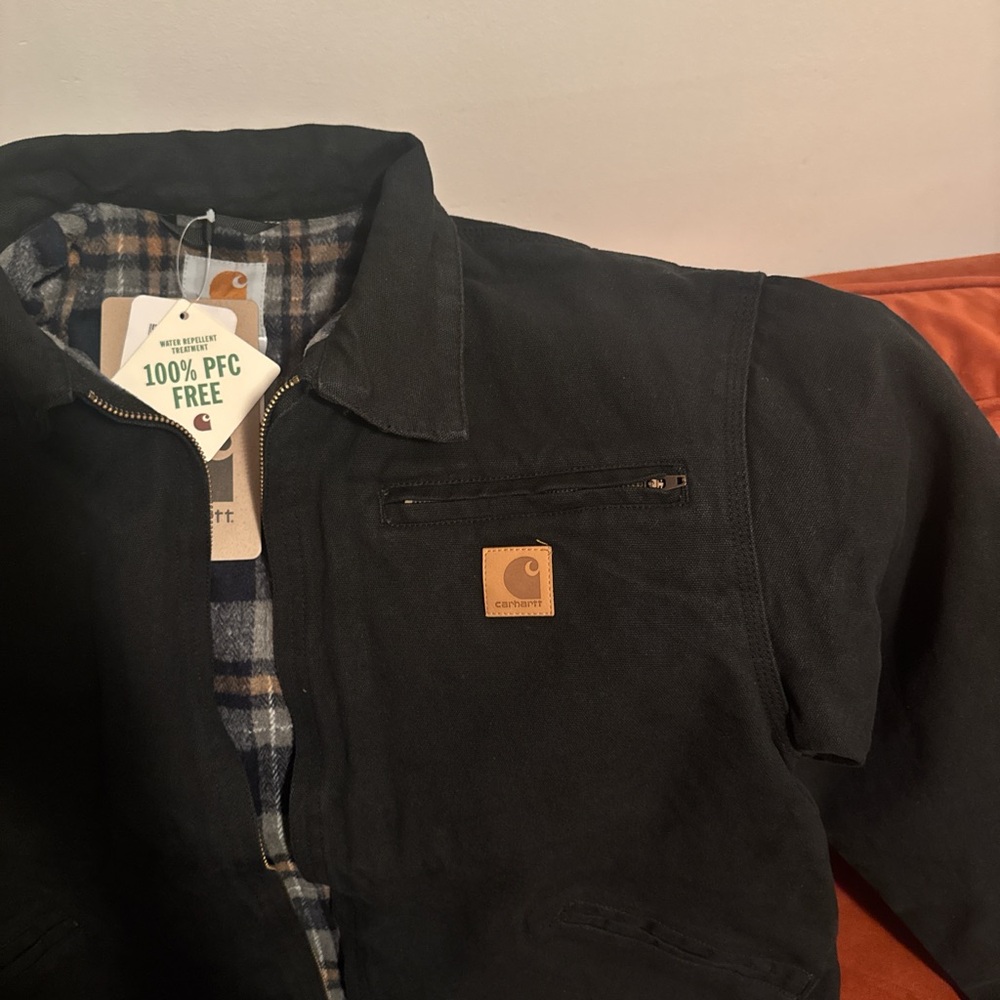 Carhartt Black Jacket with Plaid Lining - Picture 2 of 5